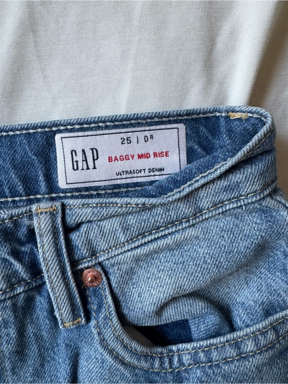 GAP Baggy Mid-Rise Women's Jeans - Picture 3 of 6